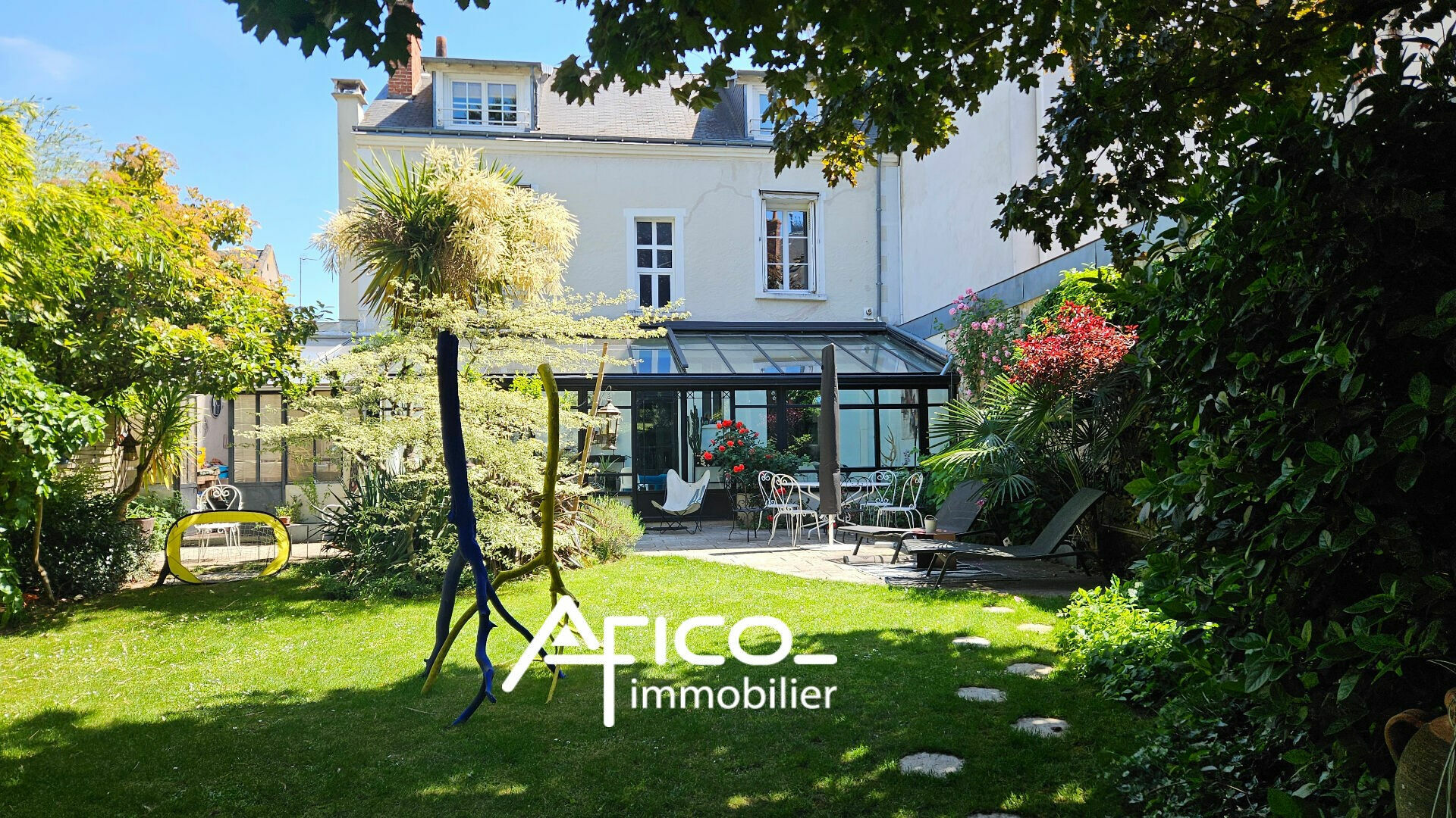 découvrez maison lamartine, un lieu d'exception alliant élégance, confort et authenticité. profitez d’un séjour inoubliable dans un cadre raffiné, idéalement situé pour explorer les trésors de la région.