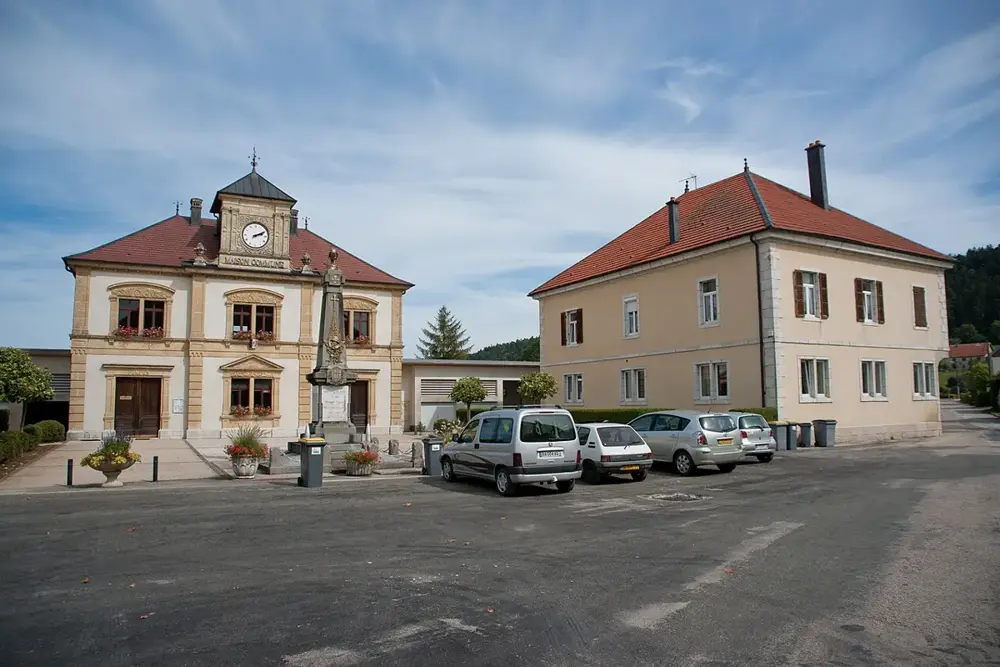 Maison de Commune et école de Goux-les-Usiers